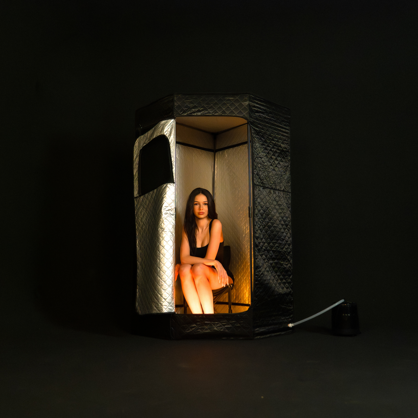 Person entspannt in Nordx Dampfsauna mit therapeutischem Dampf