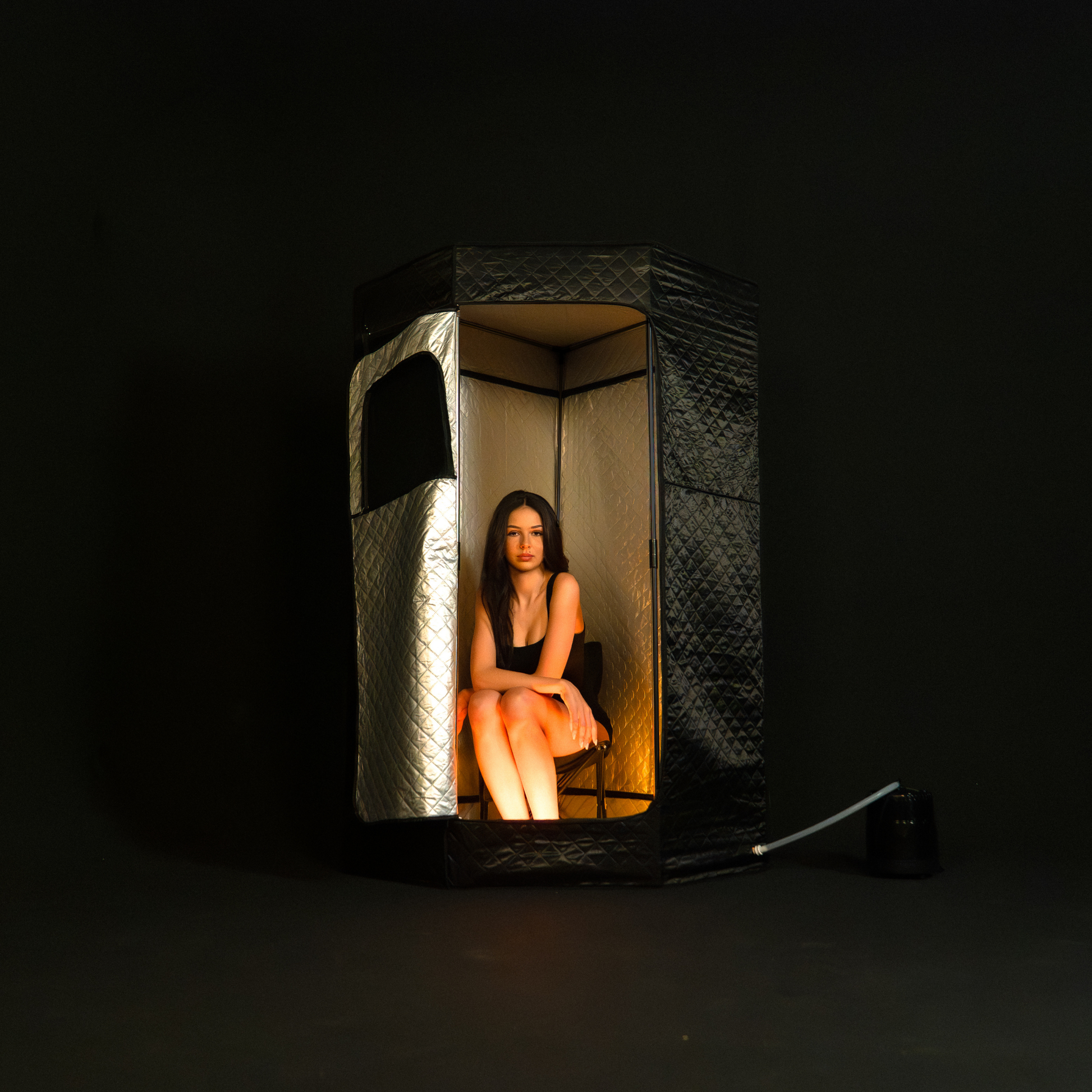 Person entspannt in Nordx Dampfsauna mit therapeutischem Dampf